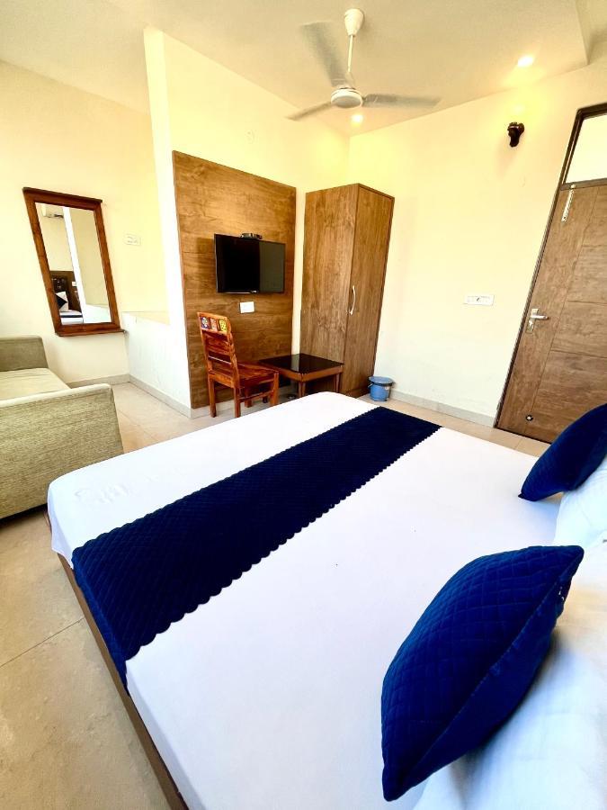Hotel Woodcrest Zirakpur Chandigarh- Best Family Hotel - Luxurious Rooms - Unit Of Sidham Group Exterior photo