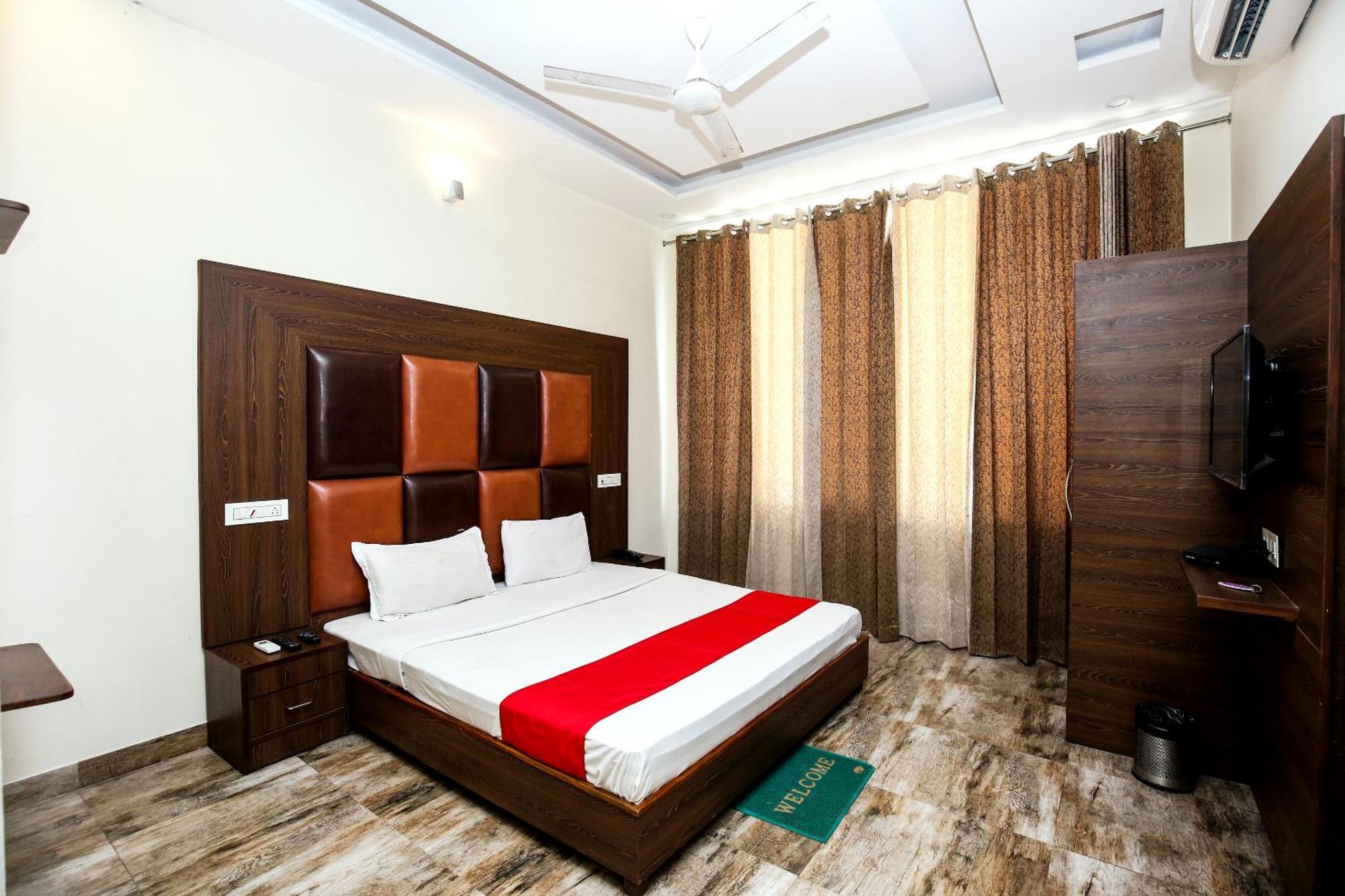 Hotel Woodcrest Zirakpur Chandigarh- Best Family Hotel - Luxurious Rooms - Unit Of Sidham Group Exterior photo
